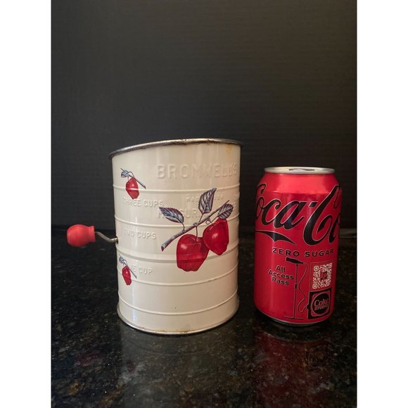Bromwells 3 Cup Flour Sifter, Apple Graphics, 3 Cups - Picture 7 of 9